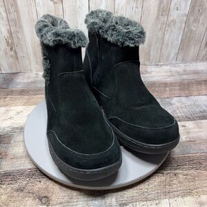 Khombu Women’s Black Suede Winter Ankle Boots Faux Fur Trim Size 9 M
